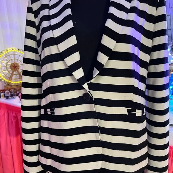 BNCU Black and White Horizontal Stripe Jacket Size M - Picture 2 of 3